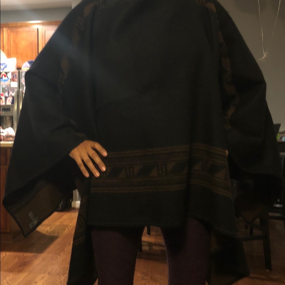 Poncho - Picture 4 of 4